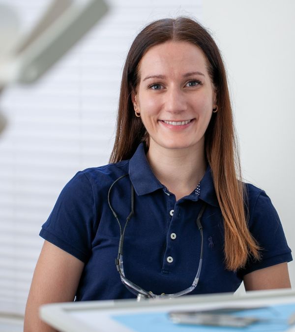 Portrait der Zahnärztin Valeriya Novikova in der Zahnarztpraxis Heitmüller in Hannover.